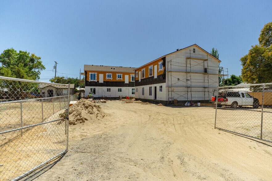 More Photos Of 40 W 13th St, Merced Apartments For Sale