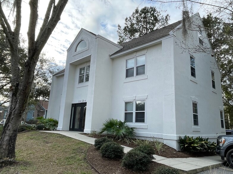 More Photos Of 2225 Ashley Crossing Dr, Charleston Office Residential For Lease