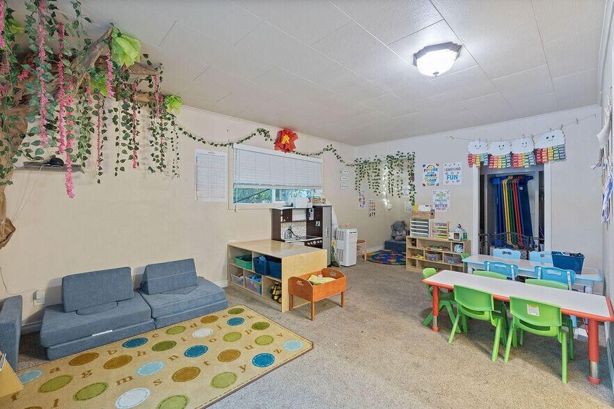 More Photos Of 119 SW 7th St, Redmond Daycare Center For Sale