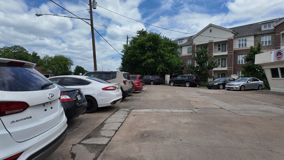 More Photos Of 1503 S McDonald St, McKinney Convenience Store For Sale