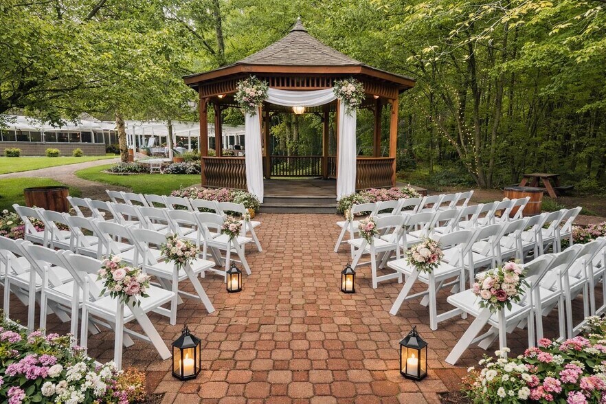 More Photos Of 160 Pawtucket Blvd, Tyngsborough Hotel For Sale