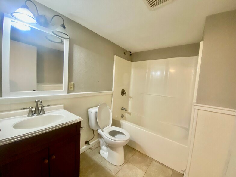 More Photos Of 164 W Wall St, Cookeville Apartments For Sale