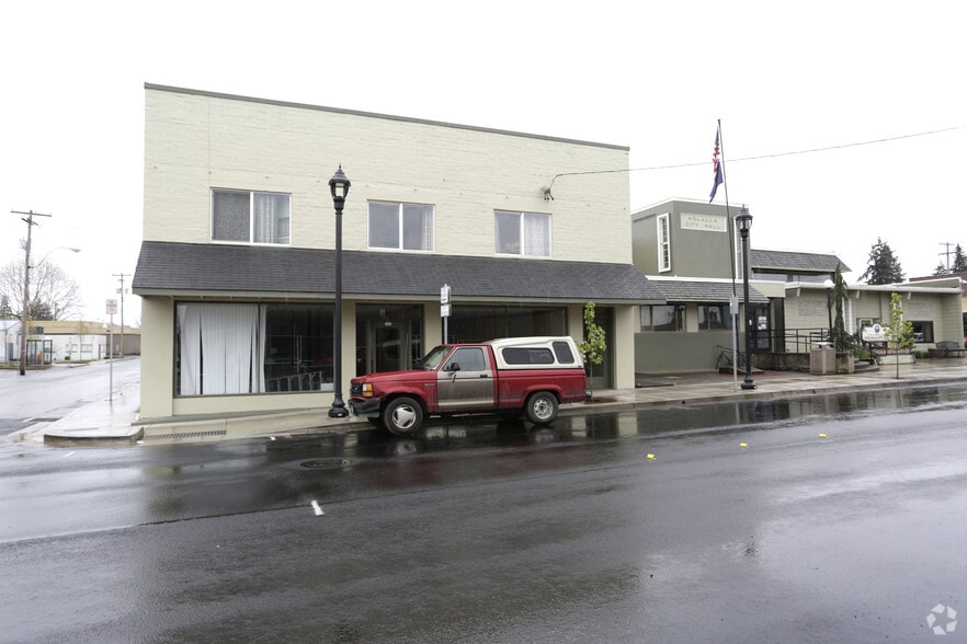 More Photos Of 108 Ross St, Molalla General Retail For Lease