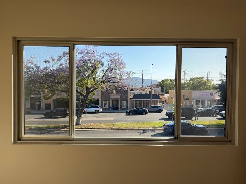 More Photos Of 1519-1521 W Glenoaks Blvd, Glendale Storefront Retail Residential For Lease