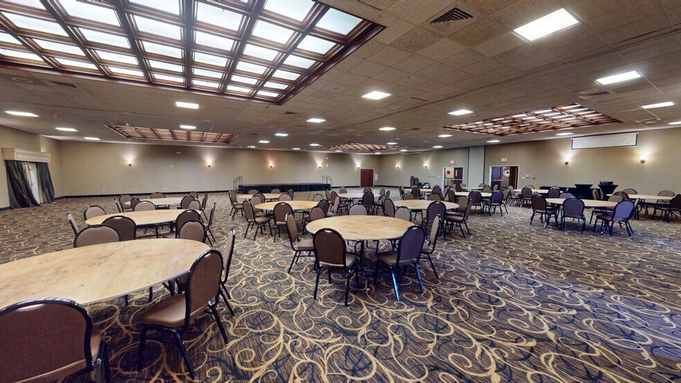 More Photos Of 304 S 6th St, Monticello Restaurant For Lease