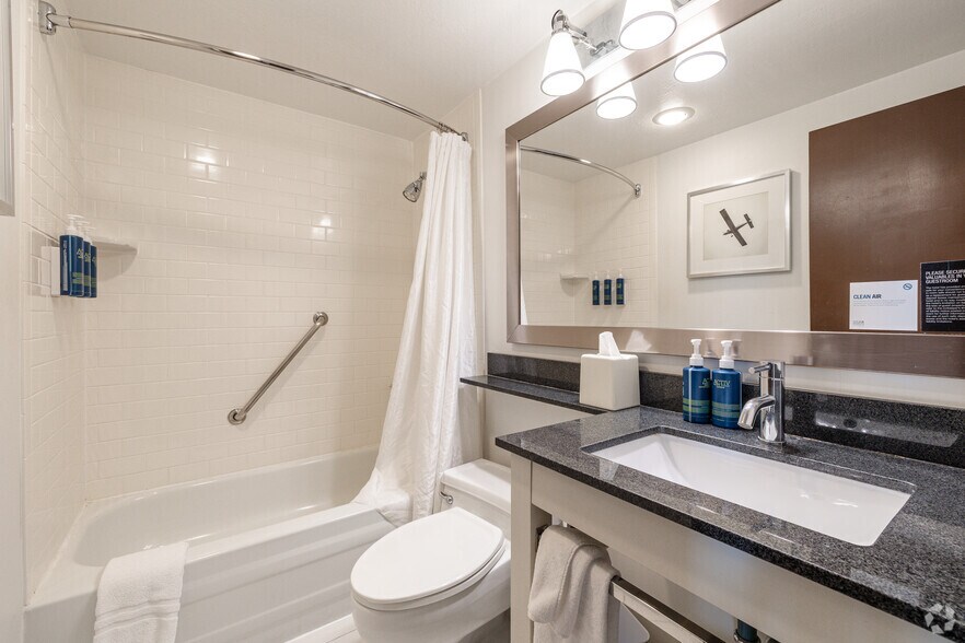 More Photos Of 10249 W Irving Park Rd, Schiller Park Hotel For Sale