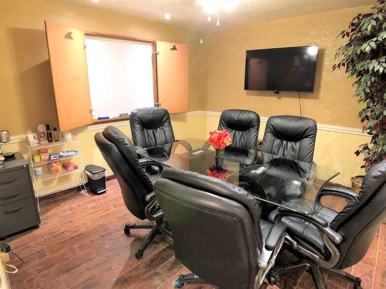 More Photos Of 14819 N Cave Creek Rd, Phoenix Office For Lease