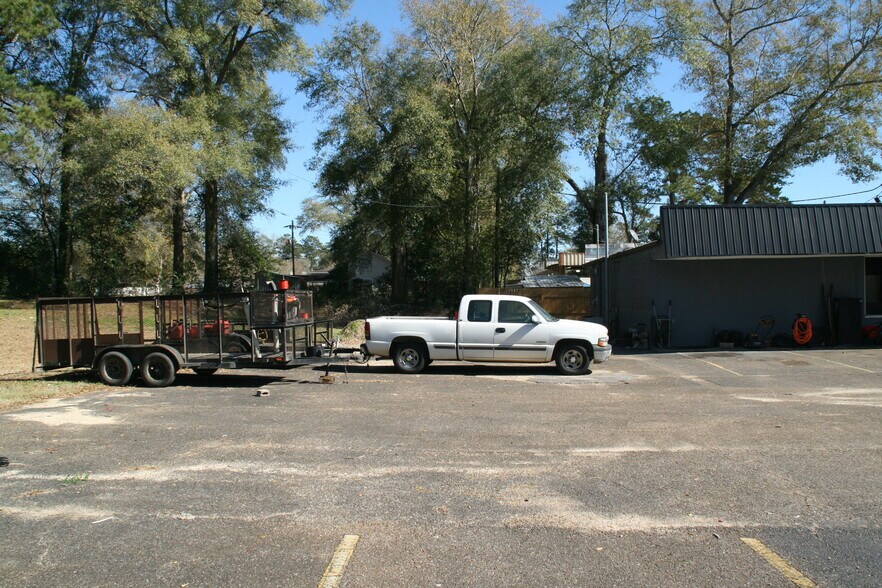 More Photos Of 1308 W Bluff St, Woodville Storefront Retail Office For Sale