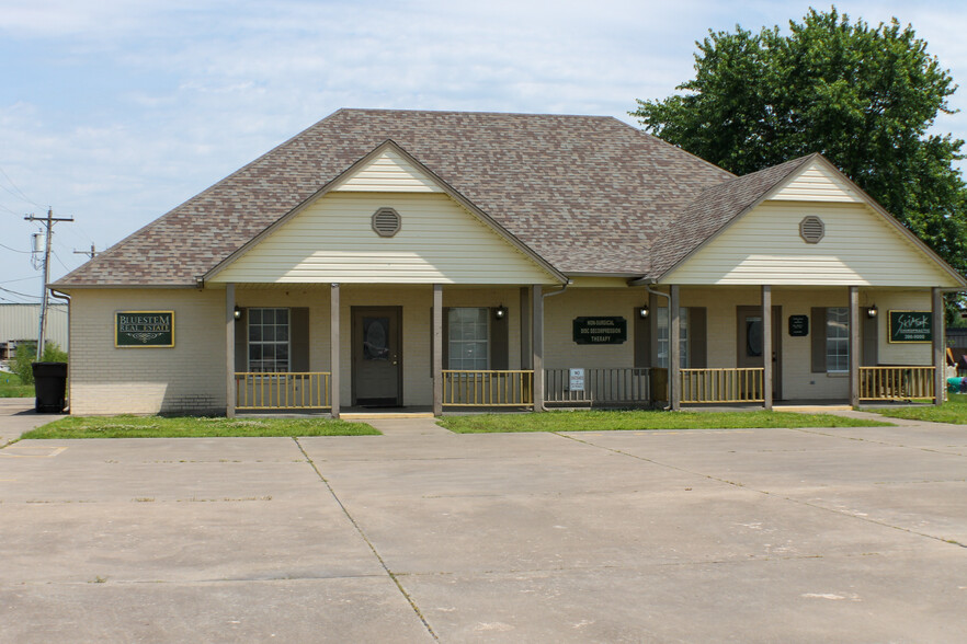 Primary Photo Of 201 S Hominy Ave, Skiatook Medical For Lease