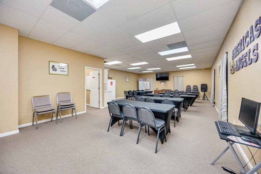 More Photos Of 14741 Pebble Bend Dr, Houston Loft Creative Space For Lease