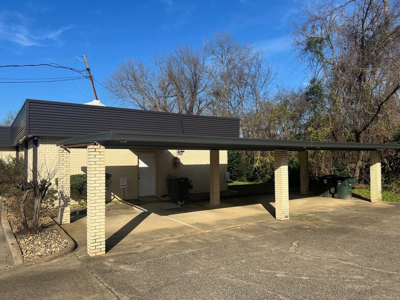 More Photos Of 1519 E Front St, Tyler Medical For Sale