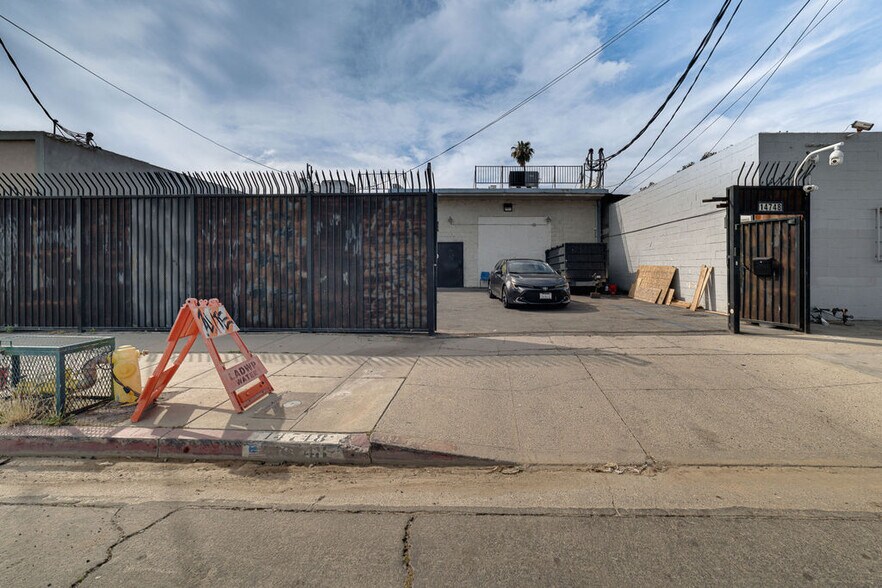 More Photos Of 14748 Keswick St, Van Nuys Warehouse For Sale