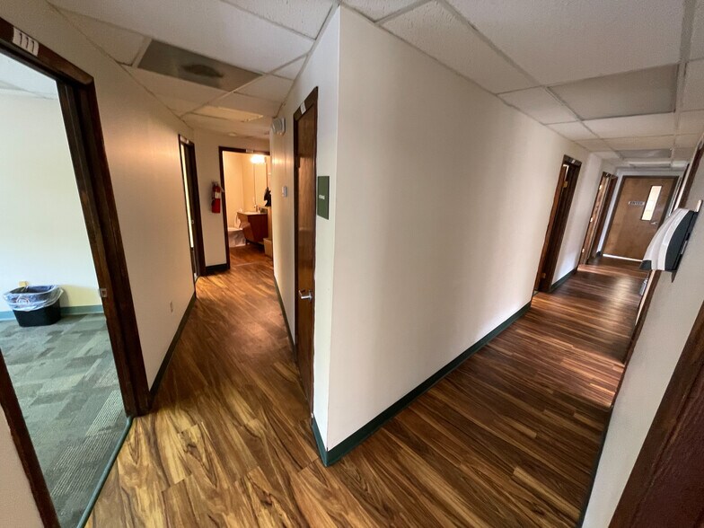 More Photos Of 610-612 Lincoln Ave, Bellevue Storefront Retail Office For Lease