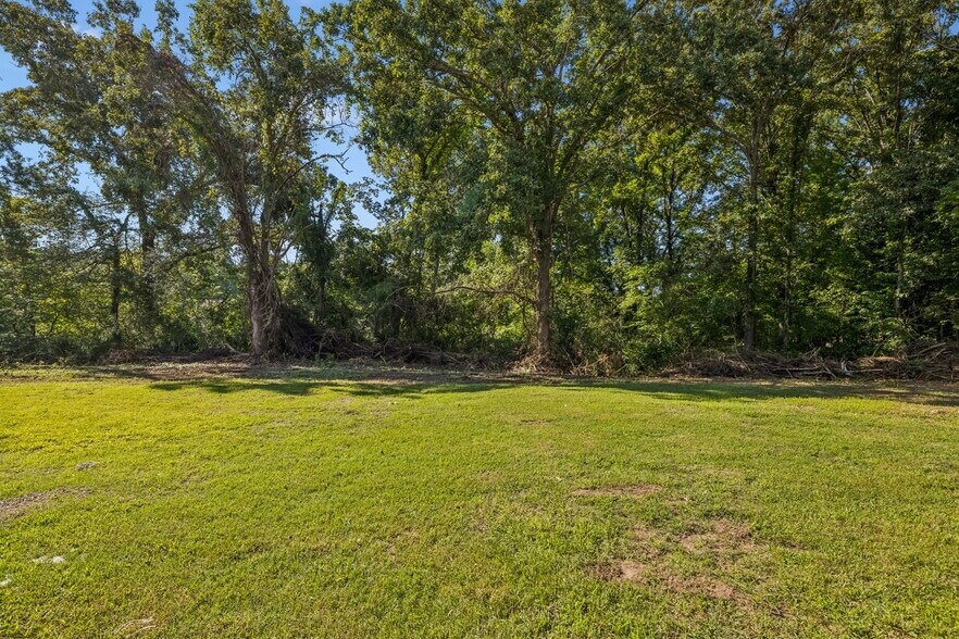 More Photos Of 1861 Fairview Blvd, Fairview Flex For Lease