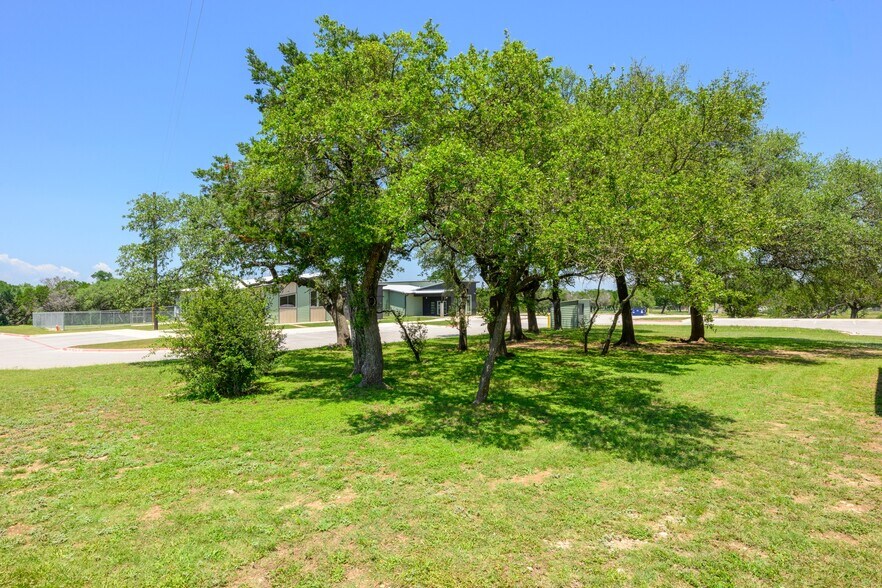 More Photos Of 1410 Live Oak Rd, Leander Showroom For Sale