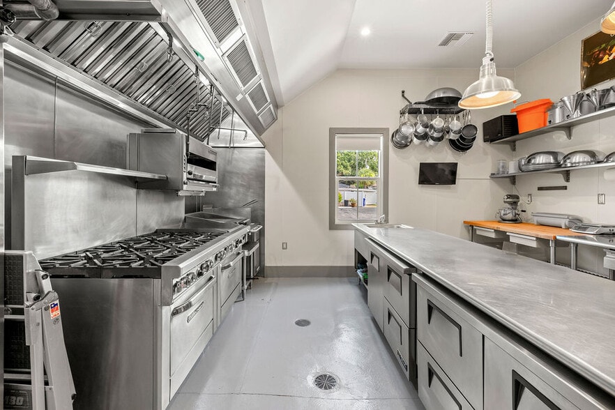 More Photos Of 1766 14th Ave, Vero Beach Restaurant For Sale