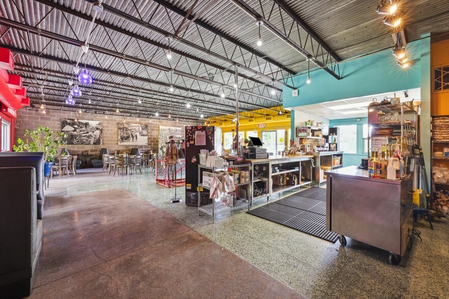 More Photos Of 602 E 20th St, Houston Restaurant For Lease