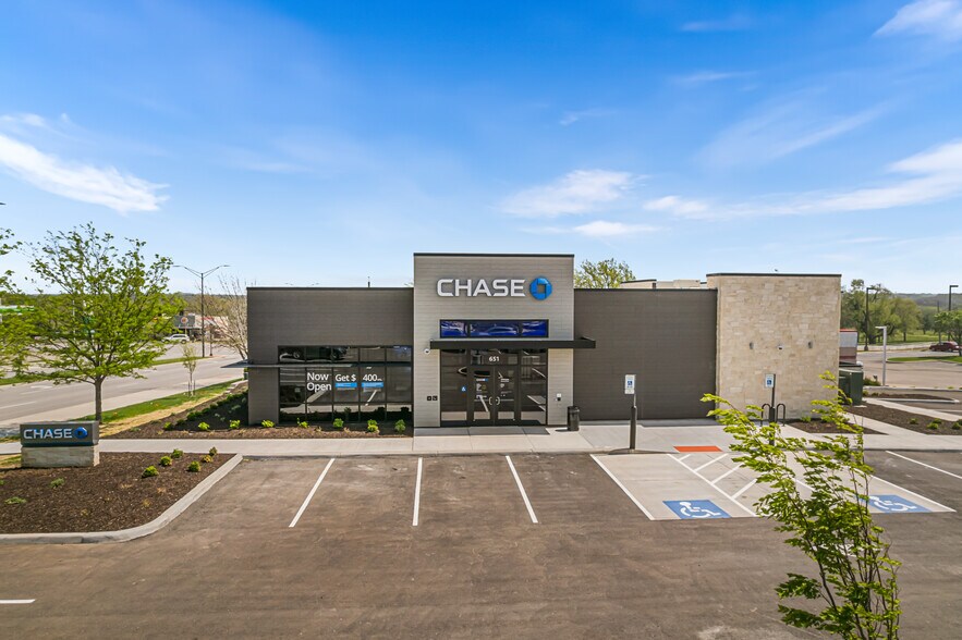 More Photos Of 651 E Red Bridge Rd, Kansas City Office For Sale