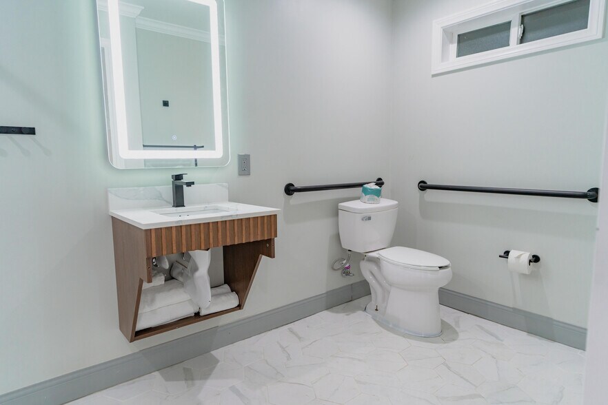 More Photos Of 1107 N Broadway, Santa Maria Hotel For Sale