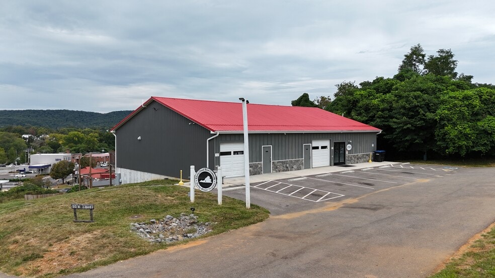 More Photos Of 50 W Court St, Rocky Mount General Retail For Lease