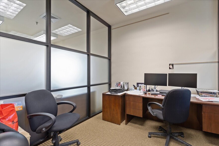 More Photos Of 1103 Old Town Ln, Cheyenne Office For Sale