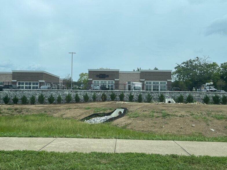 More Photos Of 0 Longpoint Way, Franklin Unknown For Lease