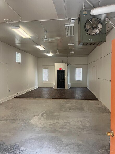 More Photos Of 8201-8207 Vine St, Cincinnati Storefront For Sale