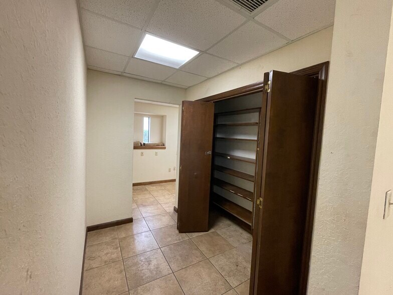 More Photos Of 2317-2319 Griffin Rd, Leesburg Warehouse For Lease