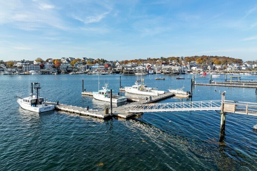 More Photos Of 47 & 49 Atlantic Avenue, Boothbay Harbor Flex For Sale