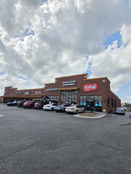 More Photos Of 3208 W Gate City Blvd, Greensboro Freestanding For Lease