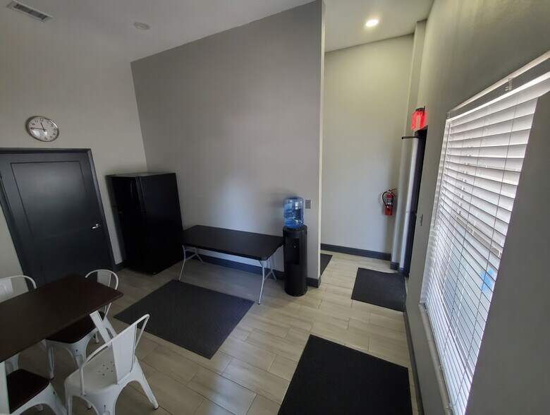 More Photos Of 311 W Lutz Lake Fern Rd, Lutz Flex For Sale