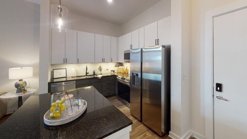 More Photos Of 810 E 7th St, Charlotte Apartments For Lease