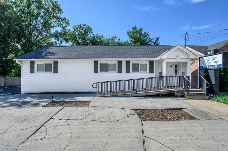 Primary Photo Of 438 Main St, Spotswood Medical For Sale