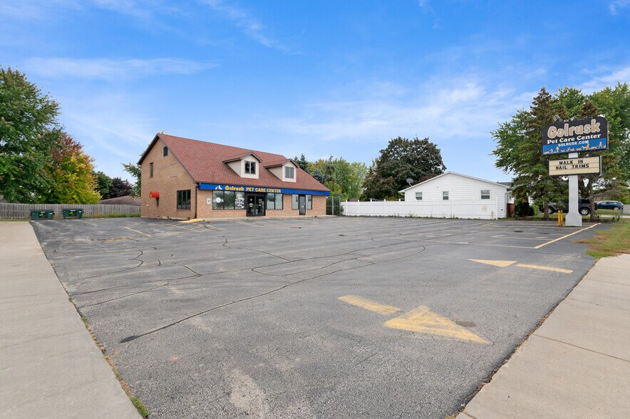 Primary Photo Of 2543 Babcock Rd, Green Bay Freestanding For Sale