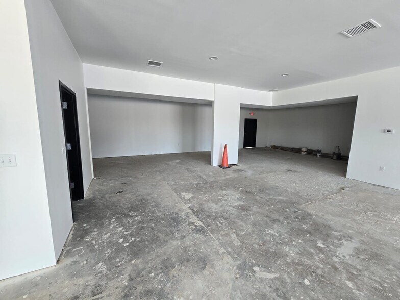 More Photos Of 11400 Veterans Memorial Pky, Lake Saint Louis Office For Lease