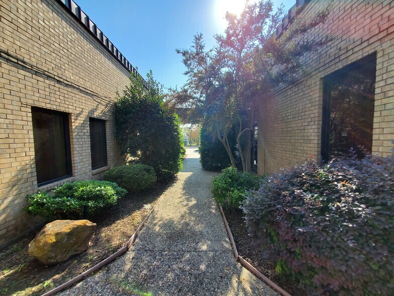 More Photos Of 115-119 W Wheatland Rd, Duncanville Unknown For Lease