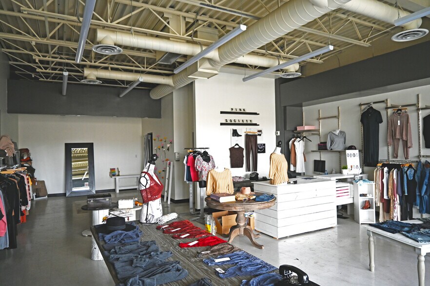 More Photos Of 3215 49 Ave, Red Deer Storefront For Lease