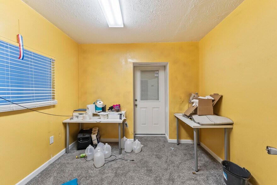 More Photos Of 909-911 Milton Rd, Alton Flex For Sale