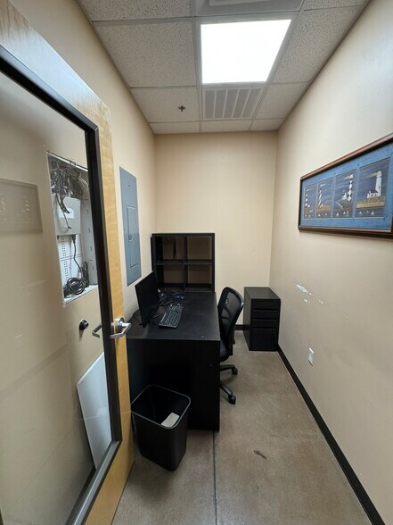 More Photos Of 5680 W Chandler Blvd, Chandler Loft Creative Space For Sale