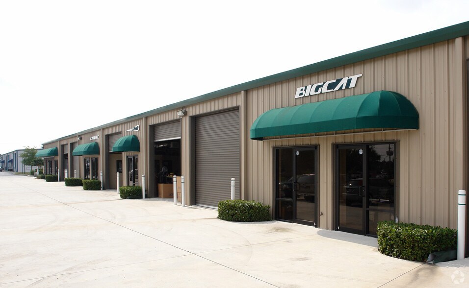 More Photos Of 720 Business Park Blvd, Winter Garden Light Distribution For Lease
