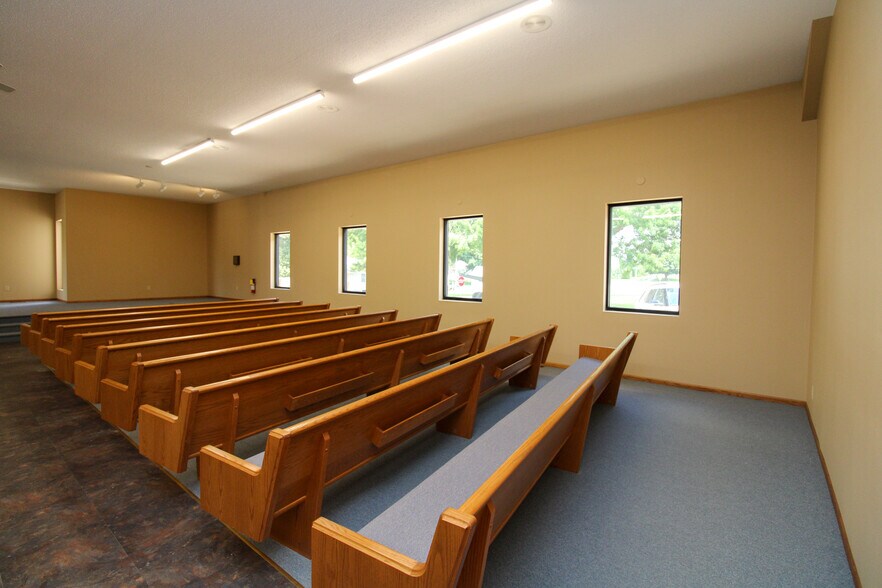 More Photos Of 100 E 3rd St, Galva Office For Sale