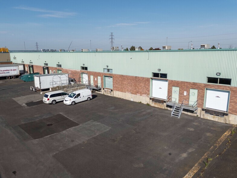 More Photos Of 874-896 Rue Jean-Neveu, Longueuil Warehouse For Lease