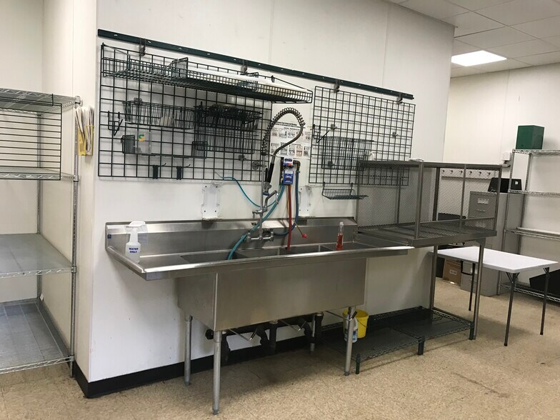 More Photos Of 4619 Federated Rd, Swan Hills Restaurant For Lease