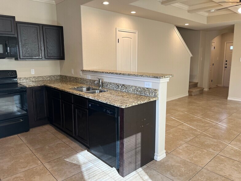 More Photos Of 7002 Donovan Way, San Antonio Apartments For Sale