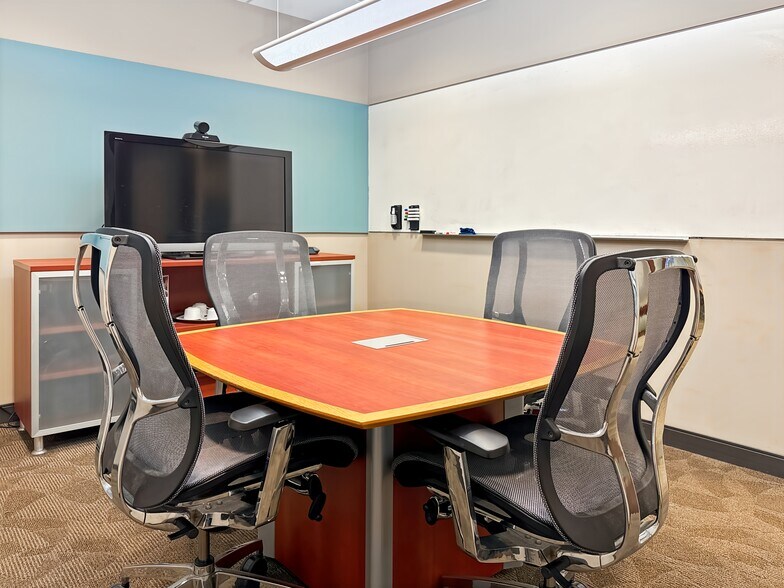 More Photos Of 11650-11670 Fountains Dr, Maple Grove Coworking Space