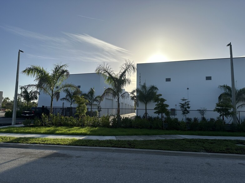 More Photos Of 15547 Global Pkwy., Fort Myers Self Storage For Sale