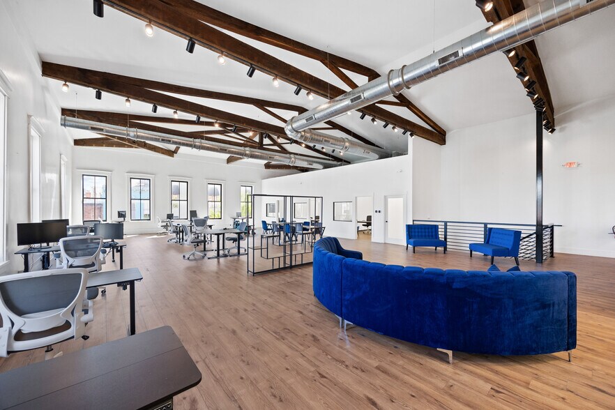 More Photos Of 227 Pearl St, New Albany Office For Lease