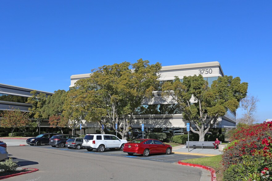 More Photos Of 3750 Convoy St, San Diego Unknown For Lease