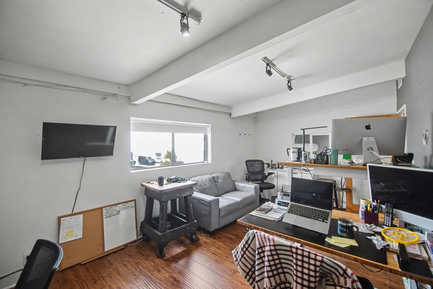 More Photos Of 13428 Beach Ave, Marina Del Rey Warehouse For Lease