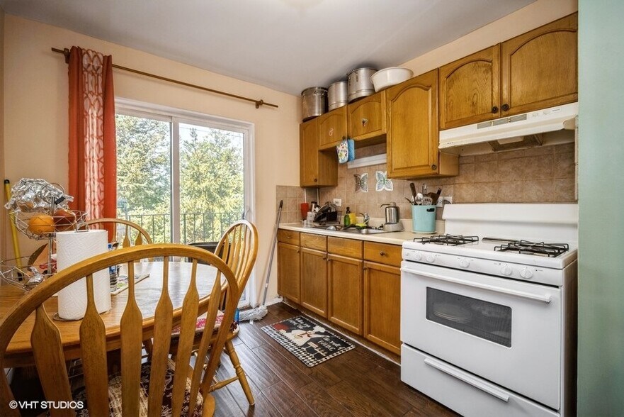 More Photos Of 1747 W Chariot Ct, Mount Prospect Apartments For Sale